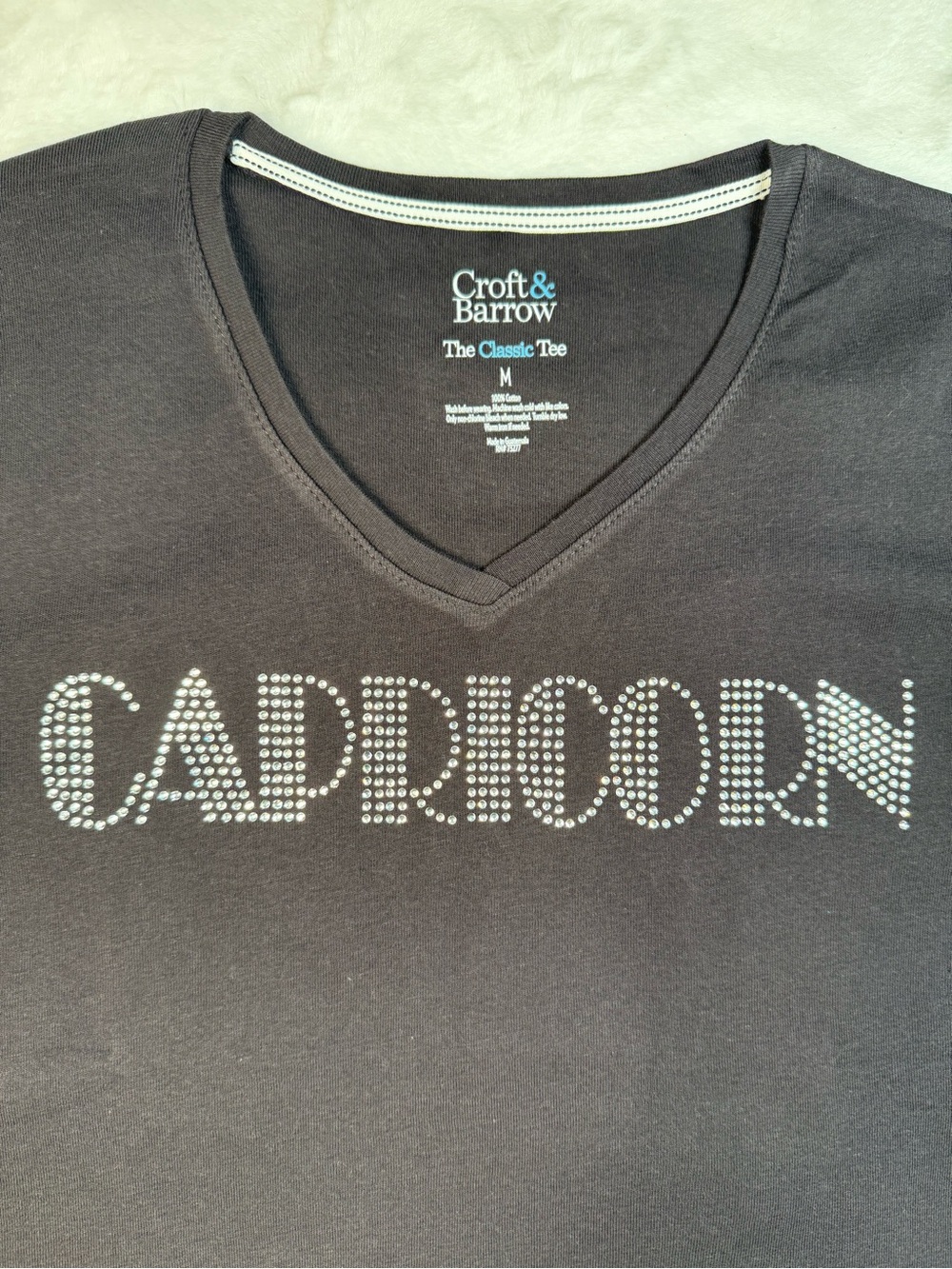 Croft & Barrow Women’s Rhinestone Capricorn V-Neck Tee - Black M
